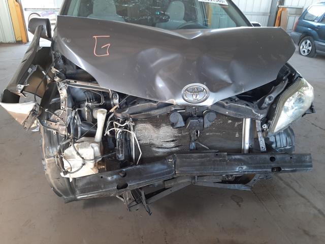 Photo 6 VIN: 5TDKK3DC0BS139330 - TOYOTA SIENNA LE 