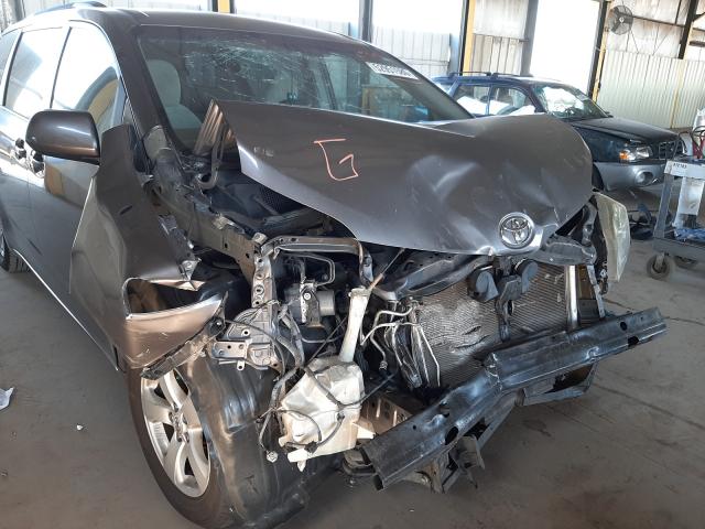 Photo 8 VIN: 5TDKK3DC0BS139330 - TOYOTA SIENNA LE 