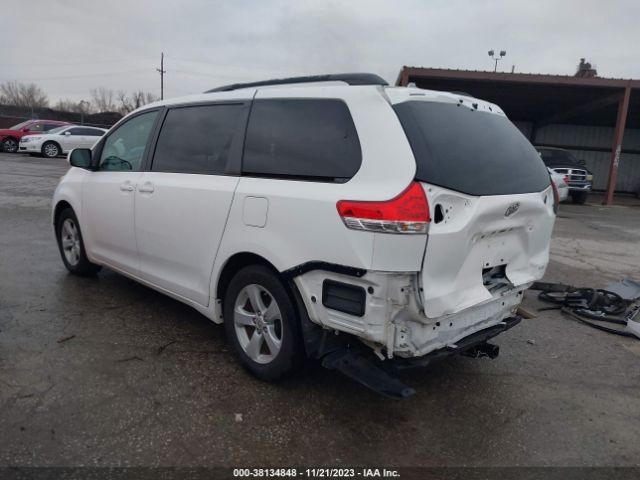 Photo 2 VIN: 5TDKK3DC0BS146455 - TOYOTA SIENNA 