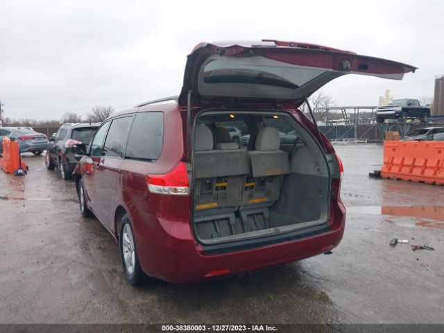 Photo 2 VIN: 5TDKK3DC0BS155821 - TOYOTA SIENNA 