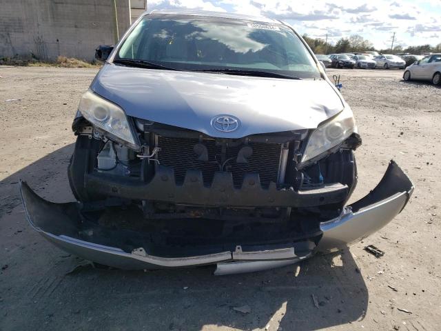 Photo 4 VIN: 5TDKK3DC0BS165863 - TOYOTA SIENNA LE 