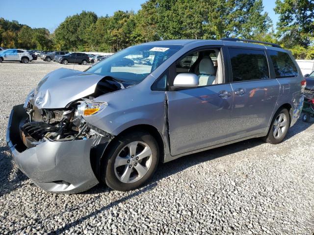 Photo 0 VIN: 5TDKK3DC0BS172814 - TOYOTA SIENNA LE 