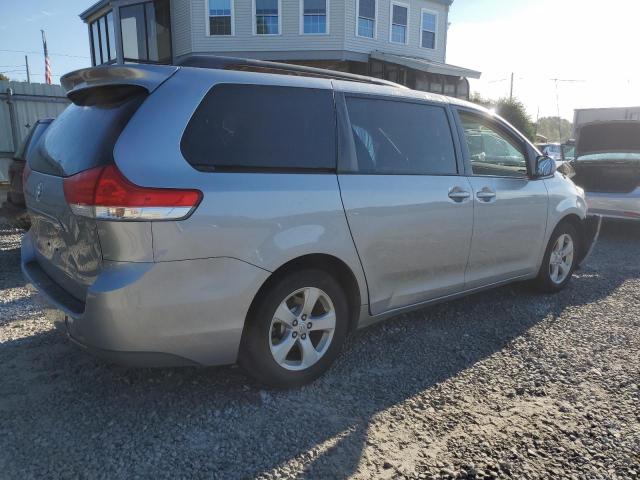 Photo 2 VIN: 5TDKK3DC0BS172814 - TOYOTA SIENNA LE 