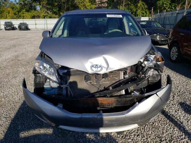 Photo 4 VIN: 5TDKK3DC0BS172814 - TOYOTA SIENNA LE 