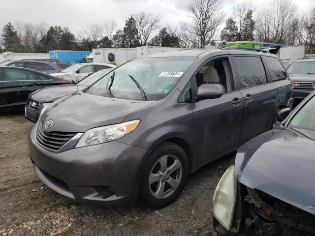 Photo 1 VIN: 5TDKK3DC0CS176475 - TOYOTA SIENNA LE 