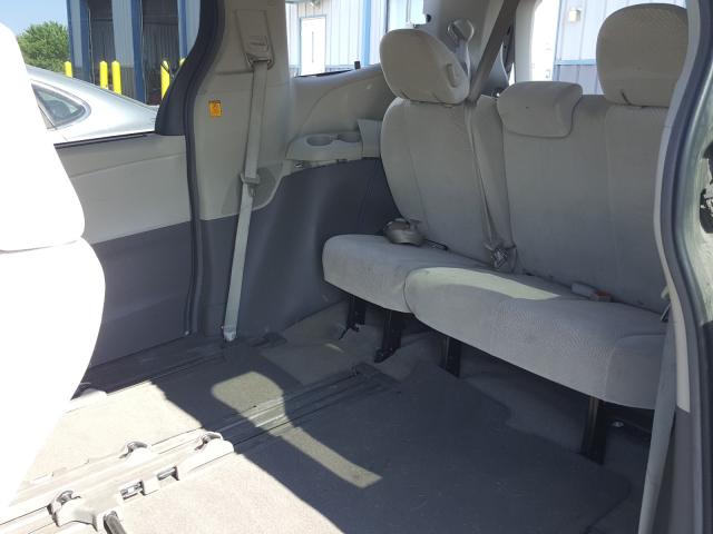 Photo 5 VIN: 5TDKK3DC0CS176766 - TOYOTA SIENNA LE 