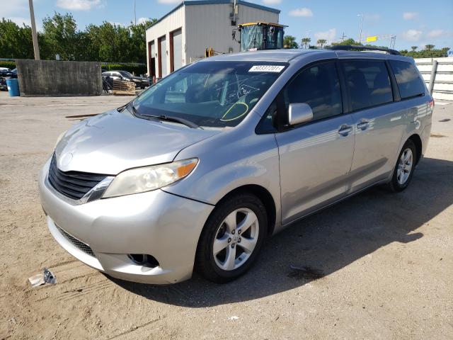 Photo 1 VIN: 5TDKK3DC0CS182700 - TOYOTA SIENNA LE 