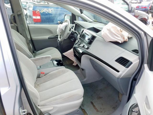 Photo 4 VIN: 5TDKK3DC0CS186553 - TOYOTA SIENNA LE 