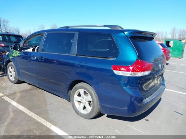 Photo 2 VIN: 5TDKK3DC0CS195284 - TOYOTA SIENNA 