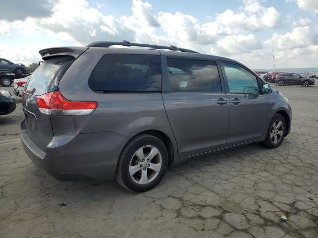 Photo 2 VIN: 5TDKK3DC0CS201262 - TOYOTA SIENNA LE 