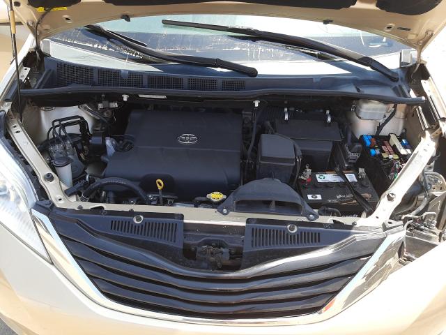 Photo 6 VIN: 5TDKK3DC0CS205229 - TOYOTA SIENNA LE 