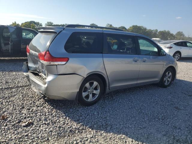 Photo 2 VIN: 5TDKK3DC0CS207451 - TOYOTA SIENNA LE 