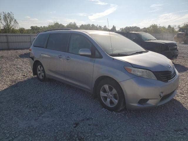 Photo 3 VIN: 5TDKK3DC0CS207451 - TOYOTA SIENNA LE 