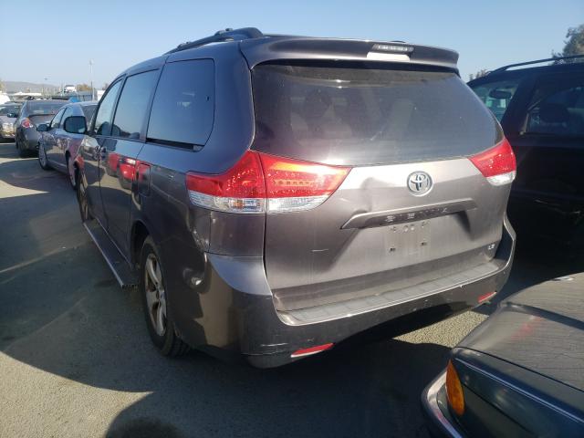 Photo 2 VIN: 5TDKK3DC0CS209538 - TOYOTA SIENNA LE 