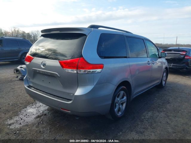 Photo 3 VIN: 5TDKK3DC0CS224783 - TOYOTA SIENNA 