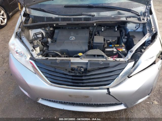 Photo 9 VIN: 5TDKK3DC0CS224783 - TOYOTA SIENNA 