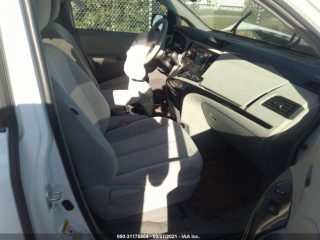 Photo 4 VIN: 5TDKK3DC0CS242958 - TOYOTA SIENNA 