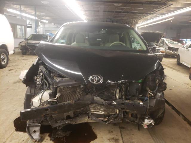 Photo 4 VIN: 5TDKK3DC0CS245147 - TOYOTA SIENNA LE 