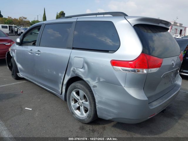 Photo 2 VIN: 5TDKK3DC0CS252681 - TOYOTA SIENNA 