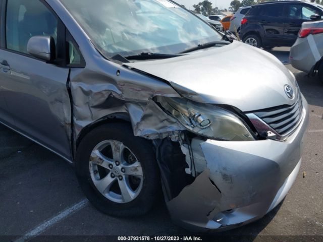 Photo 5 VIN: 5TDKK3DC0CS252681 - TOYOTA SIENNA 