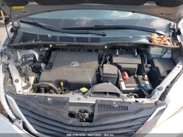 Photo 9 VIN: 5TDKK3DC0CS252681 - TOYOTA SIENNA 