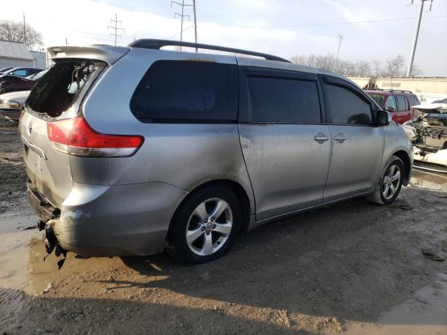 Photo 2 VIN: 5TDKK3DC0CS256844 - TOYOTA SIENNA LE 