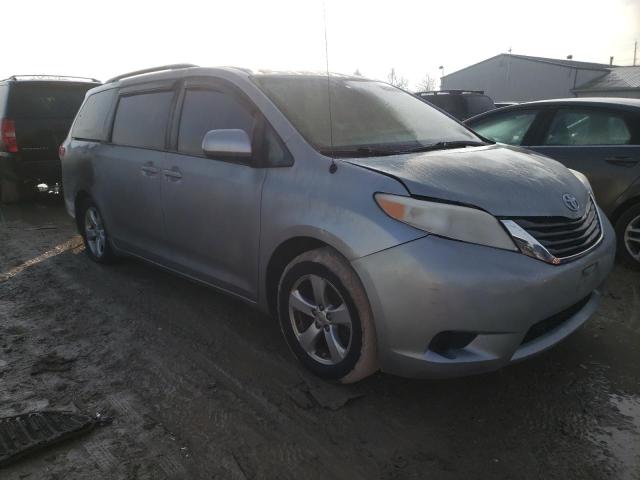 Photo 3 VIN: 5TDKK3DC0CS256844 - TOYOTA SIENNA LE 