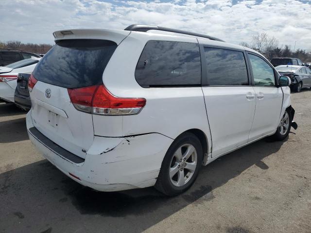 Photo 2 VIN: 5TDKK3DC0CS261266 - TOYOTA SIENNA LE 