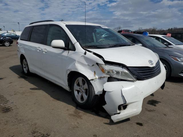 Photo 3 VIN: 5TDKK3DC0CS261266 - TOYOTA SIENNA LE 