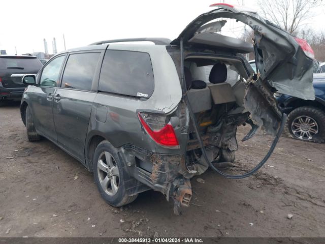 Photo 2 VIN: 5TDKK3DC0CS265222 - TOYOTA SIENNA 