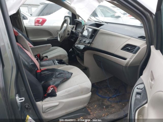 Photo 4 VIN: 5TDKK3DC0CS265222 - TOYOTA SIENNA 