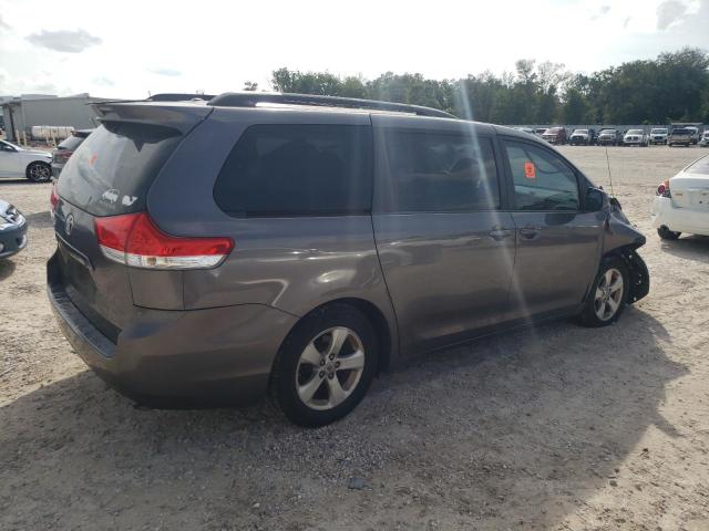 Photo 2 VIN: 5TDKK3DC0CS268296 - TOYOTA SIENNA LE 