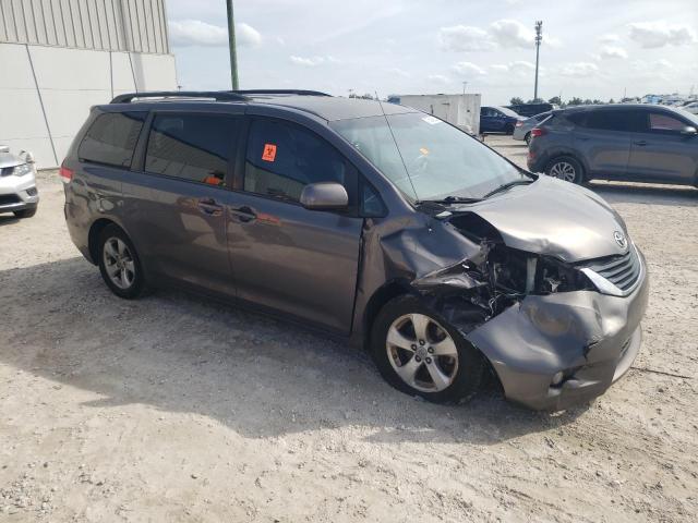 Photo 3 VIN: 5TDKK3DC0CS268296 - TOYOTA SIENNA LE 