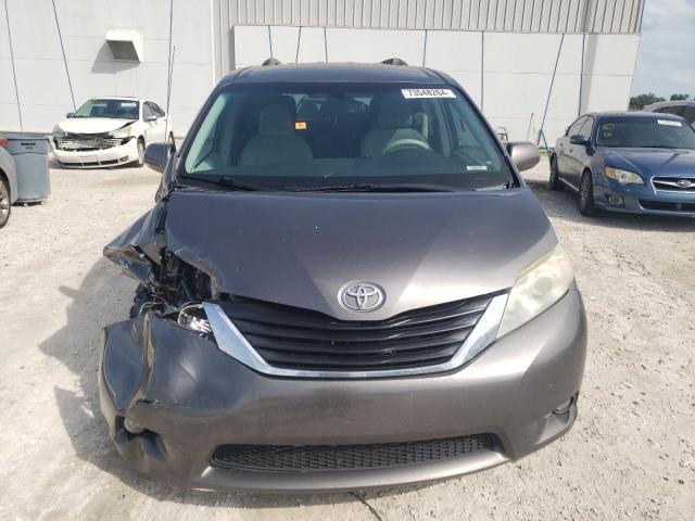 Photo 4 VIN: 5TDKK3DC0CS268296 - TOYOTA SIENNA LE 