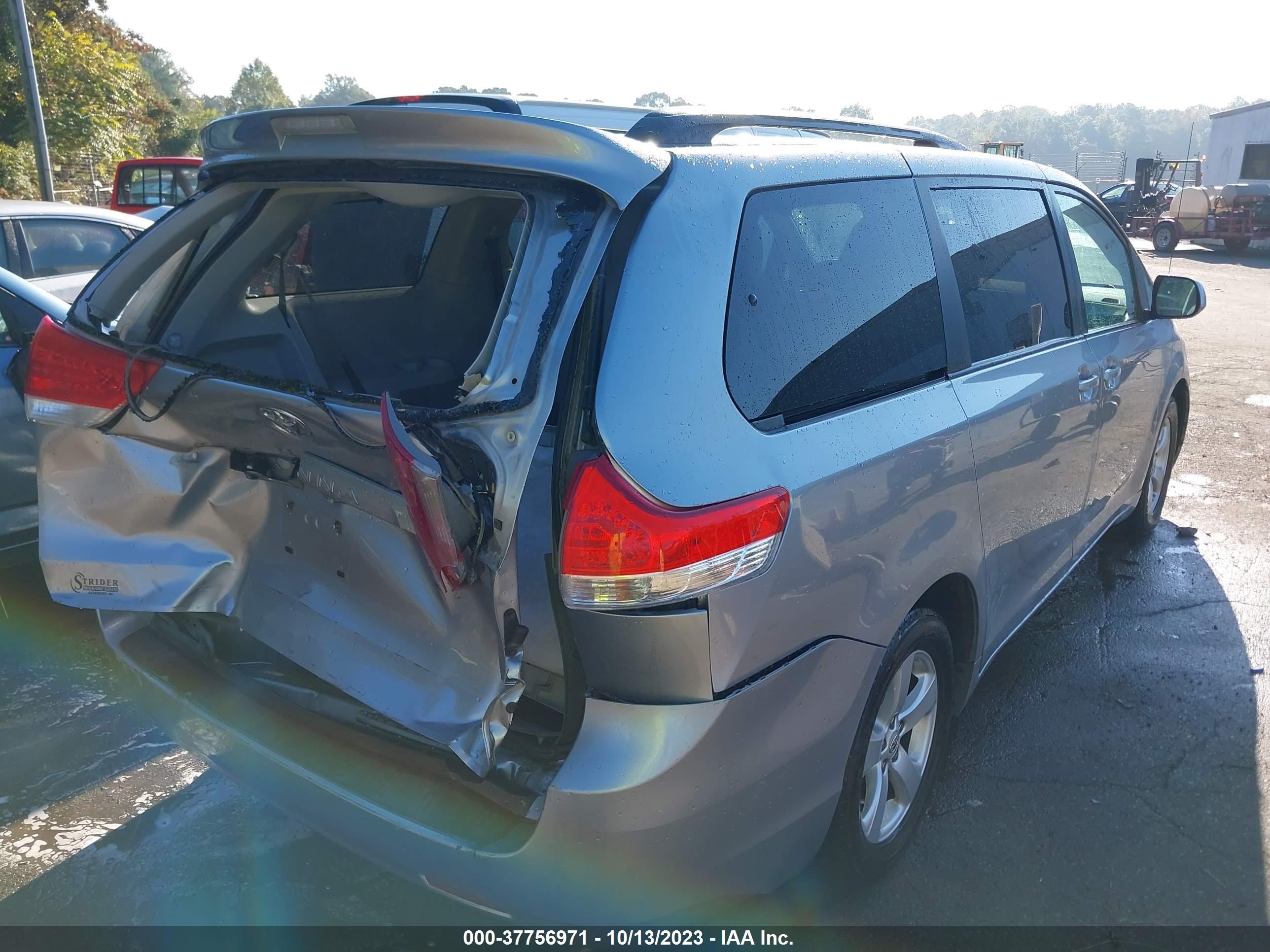 Photo 3 VIN: 5TDKK3DC0DS280286 - TOYOTA SIENNA 