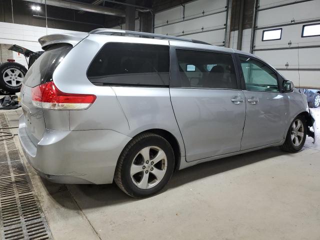 Photo 2 VIN: 5TDKK3DC0DS285388 - TOYOTA SIENNA LE 