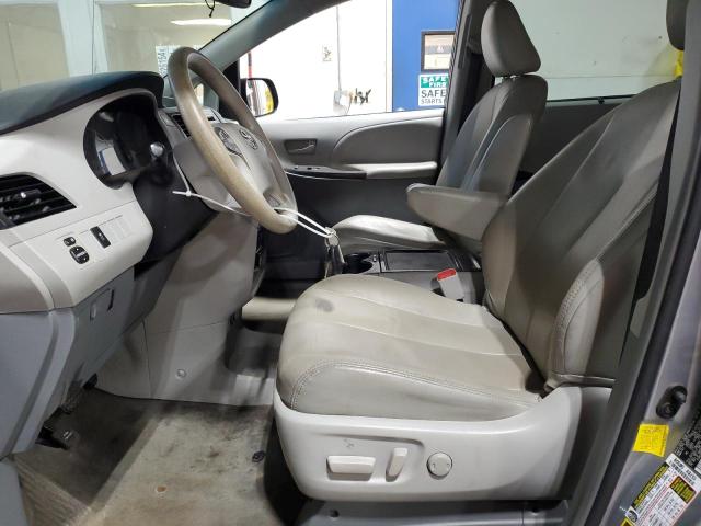 Photo 6 VIN: 5TDKK3DC0DS285388 - TOYOTA SIENNA LE 