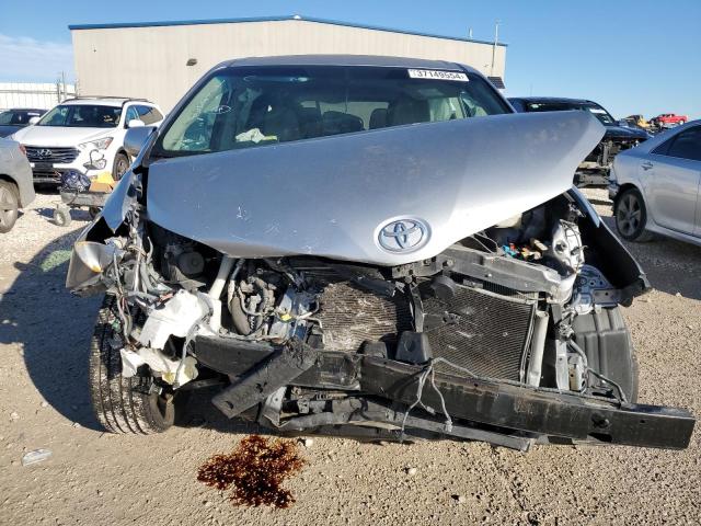 Photo 4 VIN: 5TDKK3DC0DS285620 - TOYOTA SIENNA LE 