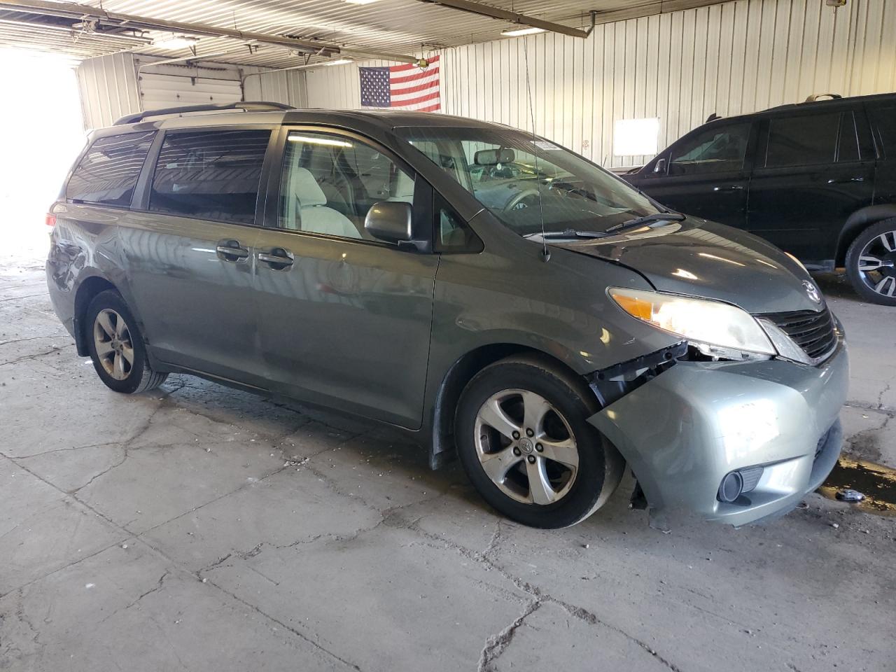 Photo 24 VIN: 5TDKK3DC0DS287416 - TOYOTA SIENNA LE 