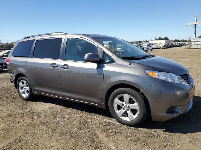 Photo 3 VIN: 5TDKK3DC0DS315523 - TOYOTA SIENNA LE 