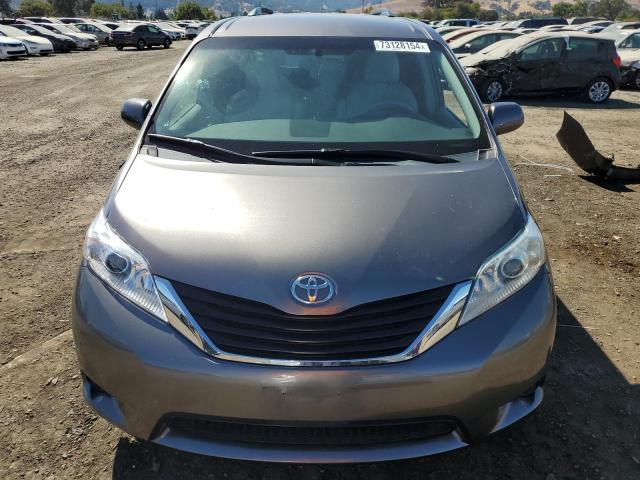 Photo 4 VIN: 5TDKK3DC0DS315523 - TOYOTA SIENNA LE 