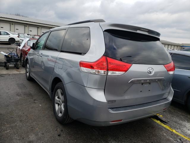 Photo 2 VIN: 5TDKK3DC0DS329650 - TOYOTA SIENNA LE 