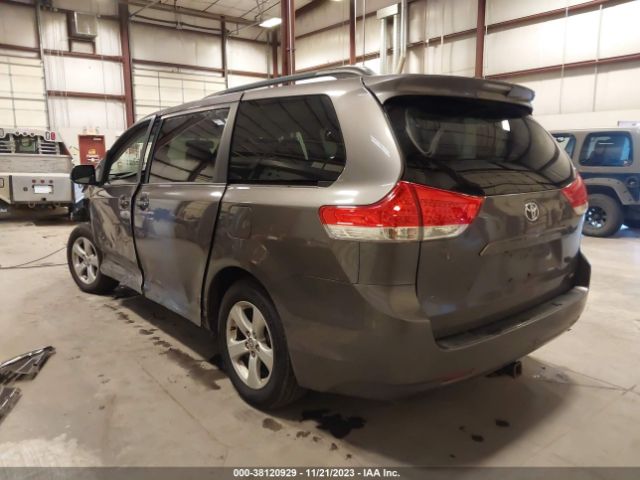 Photo 2 VIN: 5TDKK3DC0DS330992 - TOYOTA SIENNA 