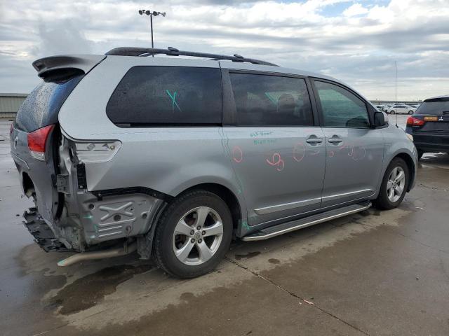 Photo 2 VIN: 5TDKK3DC0DS332290 - TOYOTA SIENNA LE 