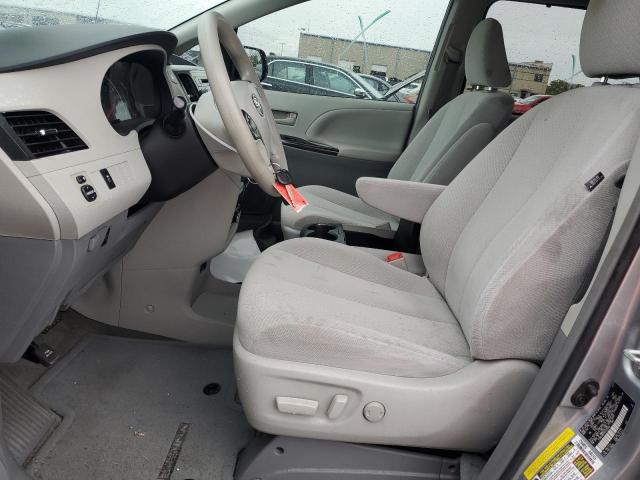 Photo 6 VIN: 5TDKK3DC0DS332290 - TOYOTA SIENNA LE 