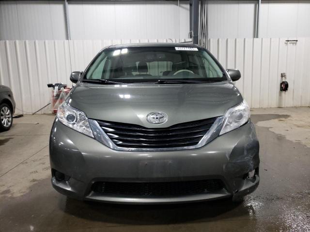 Photo 4 VIN: 5TDKK3DC0DS334119 - TOYOTA SIENNA LE 