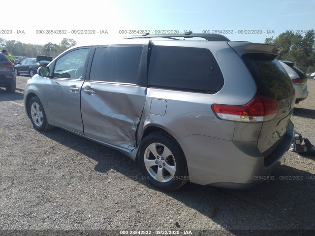 Photo 2 VIN: 5TDKK3DC0DS340115 - TOYOTA SIENNA 