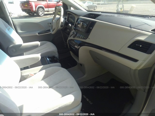 Photo 4 VIN: 5TDKK3DC0DS340115 - TOYOTA SIENNA 