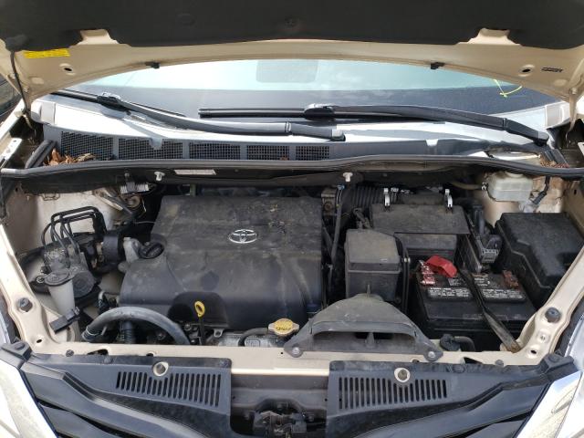 Photo 6 VIN: 5TDKK3DC0DS343371 - TOYOTA SIENNA LE 