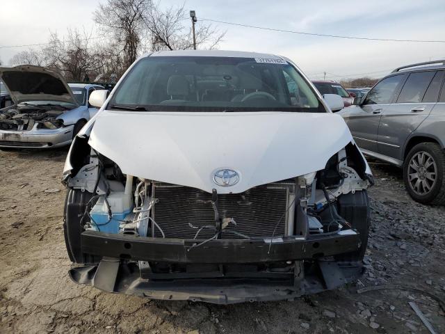 Photo 4 VIN: 5TDKK3DC0DS347131 - TOYOTA SIENNA LE 